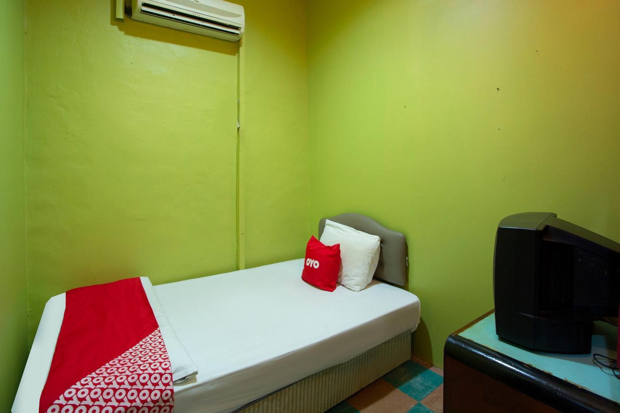 Spot On 90137 Casavilla Hotel Pudu Kuala Lumpur Exterior photo